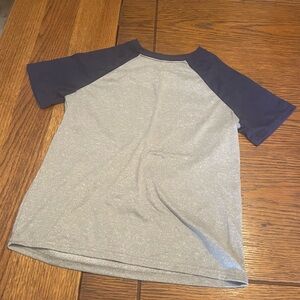Cat & Jack Boys Raglan Tee in Navy and Light Gray
